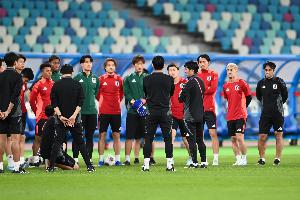 刚果民主共和国vs乌兹别克斯坦-5-日本队今日开启抵美后首训，5000人参观训练+南野拓实和球队会合