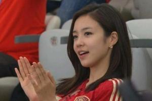 德国vs库拉索-1-吧友们还记得吗？韩国女主持继续报道世界杯，12年前她曾一笑走红-q8