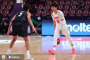 加纳vs巴掌马-7-媒体人：赵睿周琦受伤病困扰 比赛中帮不上忙 那就让他们好好养伤