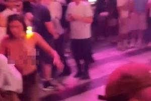 库拉索vs科特迪瓦-6-会出人命的！G3赛后 纽约有女球迷上衣被扒+头发被烧！