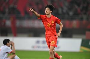 卡塔尔vs瑞士-4-朱鹏宇：在国足和老大哥们学习受益匪浅，只有努力才不辜负期待