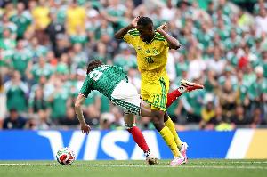 世界杯_法国vs伊拉克-世界杯揭幕战被罚下！西索尔是历史第5人，喀麦隆独占两席