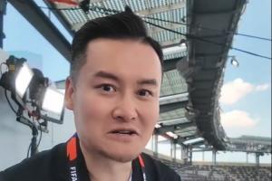 科特迪瓦vs厄瓜多尔-9-相当远！贺炜介绍央视世界杯解说席：目测距离草皮有两站地铁