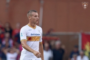 官方：莱切买断卡马达，米兰可在本月18日-20日期间反买断