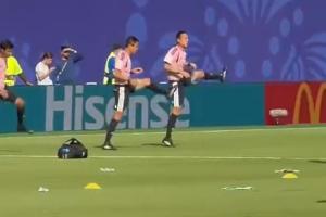 法国vs伊拉克-3-即将主哨世界杯！厄瓜多尔vs库拉索开场前，马宁在球场进行热身